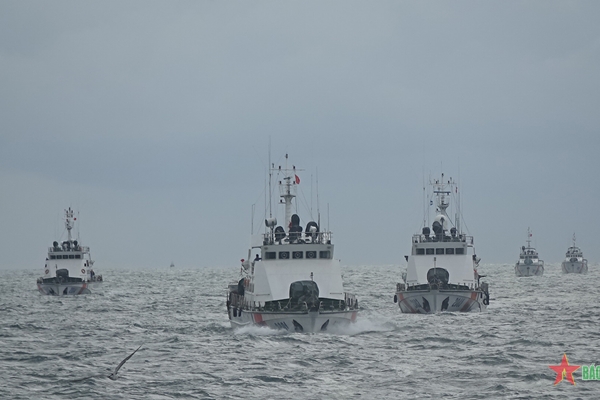 Vùng Cảnh sát biển 4 diễn tập chiến thuật vòng tổng hợp và bắn đạn thật